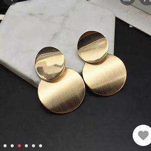 Beautiful & chic gold stud statement earrings!